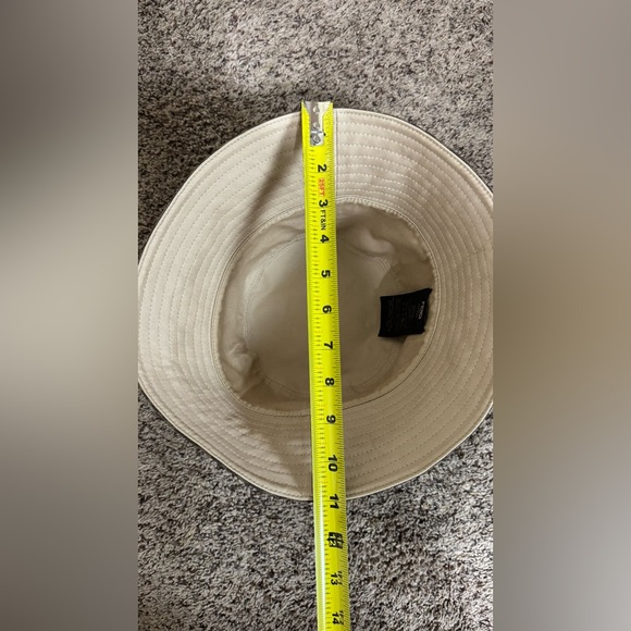 Fendi Bucket Hat - Mint Condition - Picture 15 of 16